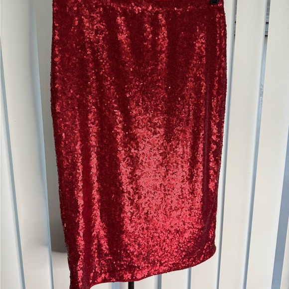Elegant Red Sequin Pencil Skirt - Picture 2 of 12